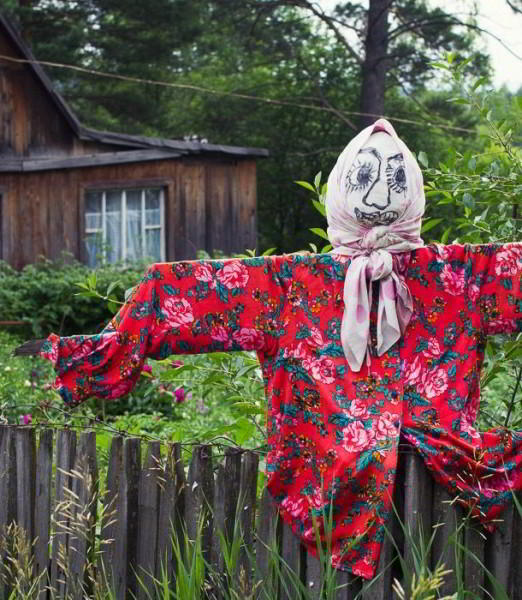 Огородное пугало своими руками: 5 интересных идей