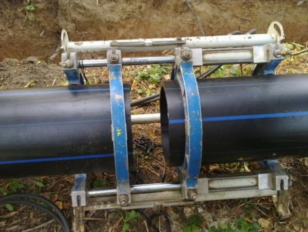 Трубы ПНД для водопровода, их разновидности и способы монтажа