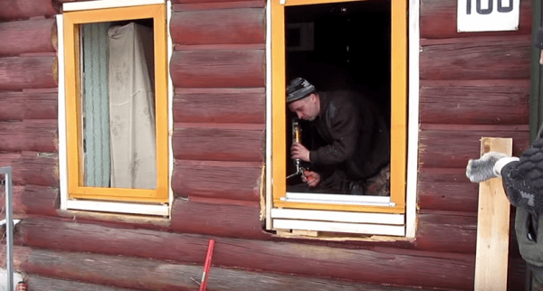 Установка деревянных окон в бане