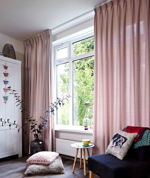 Потолочные карнизы для штор как вариант эстетичного оформления окна в помещении