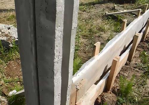 Установка железобетонного забора Установка железобетонного забора