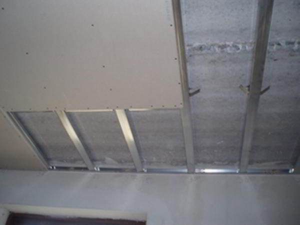 Использование гипсокартонных или гипсоволокнистых листов для отделки потолка