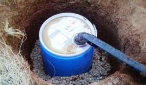 Как сделать выгребную яму из бочки